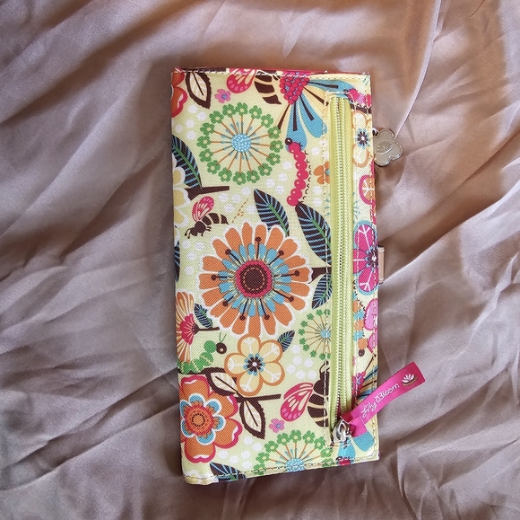 Lily Bloom Lg Hand wallet - Picture 2 of 4